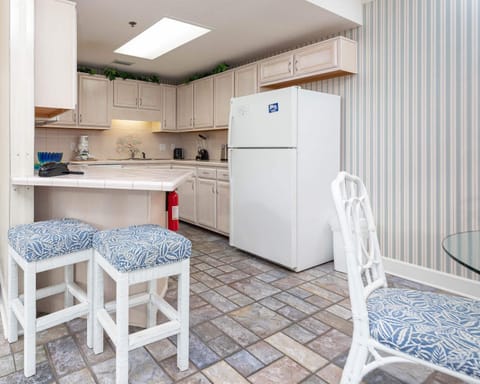 Condo, 1 Bedroom | Private kitchen | Fridge, oven, coffee/tea maker, dining tables