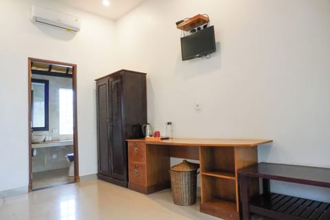 Deluxe Room, Pool View | Soundproofing, free WiFi, bed sheets