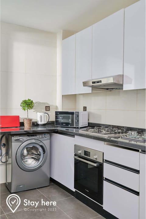 Deluxe Apartment | Private kitchen | Full-size fridge, microwave, oven, espresso maker