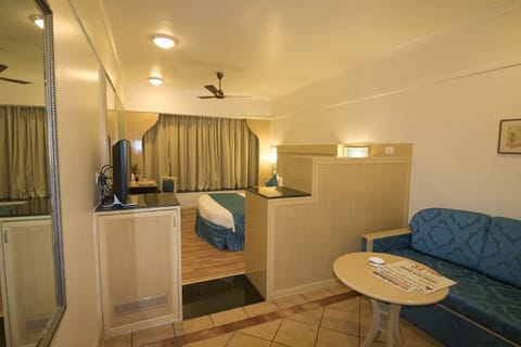 Executive Room with Sofa Seating Area | Premium bedding, memory foam beds, in-room safe, desk