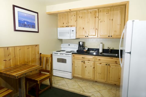 Studio Cabin with Kitchen | Private kitchen