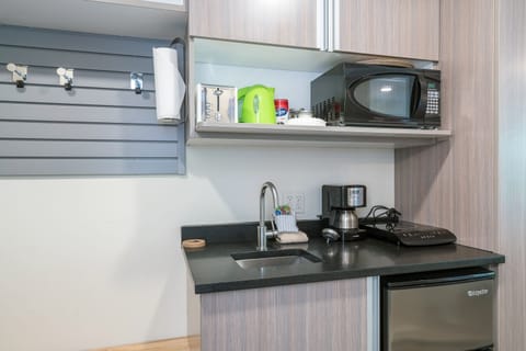 Room, 2 Bedrooms | Private kitchen