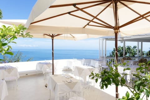 Mediterranean cuisine, ocean views 