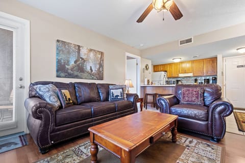 Condo (2 Bedrooms) | Property amenity