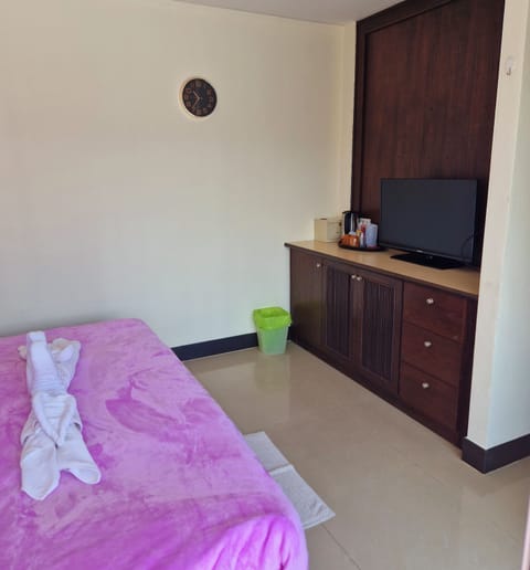 Classic Double Room | In-room safe, individually furnished, free WiFi, bed sheets