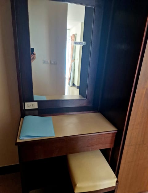 Classic Double Room | In-room safe, individually furnished, free WiFi, bed sheets