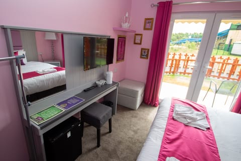 Double or Twin Room | Desk, free cribs/infant beds, free WiFi, bed sheets