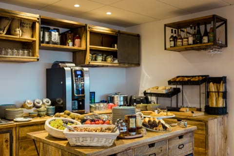 Daily buffet breakfast (EUR 17 per person)