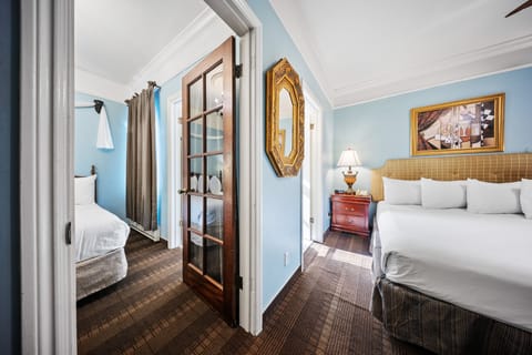 Parlour Suite | Egyptian cotton sheets, premium bedding, blackout drapes, soundproofing