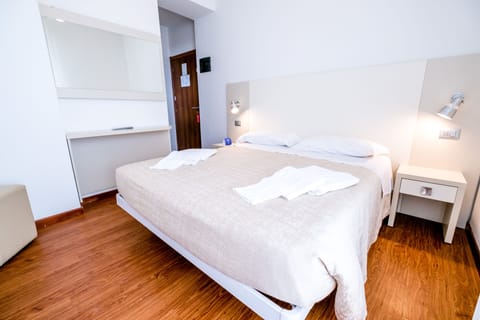 Superior Double Room | In-room safe, desk, free WiFi, bed sheets