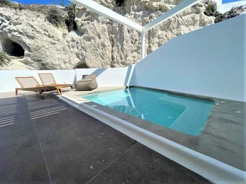 Suite with heated plunge pool | View from room