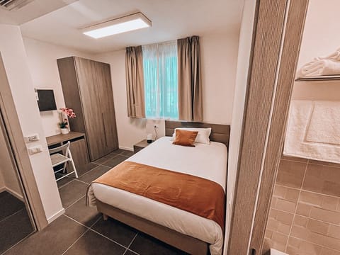 Basic Single Room | Premium bedding, minibar, in-room safe, desk