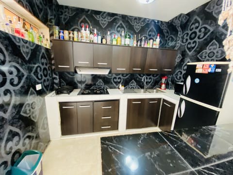 Traditional Apartment | Private kitchen | Mini-fridge, blender, cookware/dishes/utensils