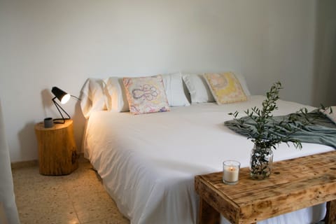 Triple Room | In-room safe, iron/ironing board, free WiFi, bed sheets