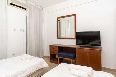 Basic Apartment, 1 Bedroom, Pool View | Free WiFi, bed sheets