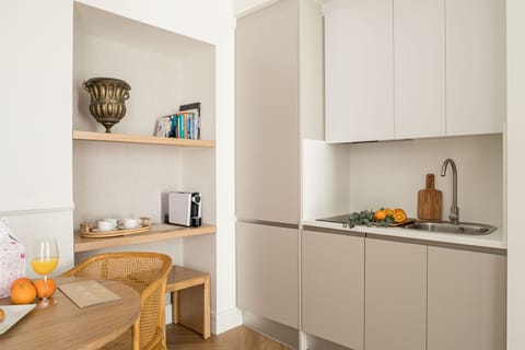 Standard Apartment | Private kitchen | Mini-fridge, microwave, stovetop, dishwasher