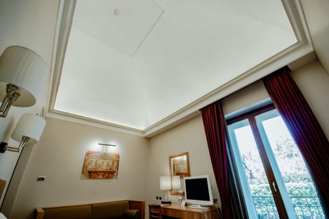 Superior Double Room | Pillowtop beds, minibar, in-room safe, desk