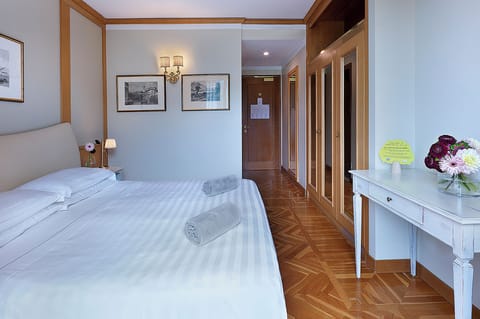 Down comforters, minibar, in-room safe, desk