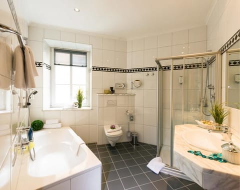 Double Room | Bathroom | Hair dryer, bathrobes, towels