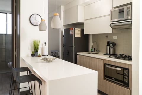 Apartment, 2 Bedrooms (602) | Private kitchen | Fridge, microwave, oven, blender