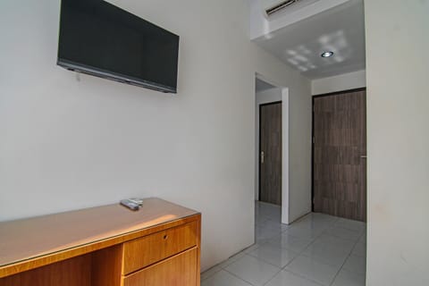 Executive Double Room | Desk, laptop workspace, free WiFi, bed sheets