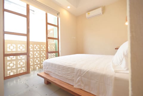 Standard Double Room | Iron/ironing board, free WiFi, bed sheets