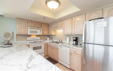 Condo, 3 Bedrooms | Private kitchen | Fridge, oven, coffee/tea maker