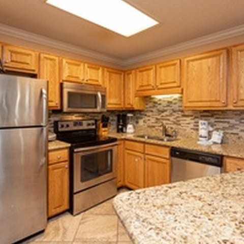 Condo, 2 Bedrooms | Private kitchen | Fridge, oven, coffee/tea maker