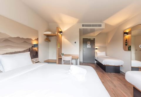 Room (Quadruple) | Desk, laptop workspace, blackout drapes, free cribs/infant beds