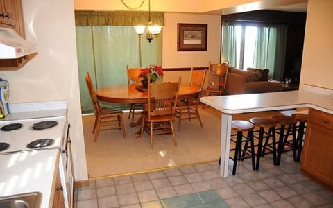 Condo, 2 Bedrooms | Private kitchen | Fridge, oven, coffee/tea maker, toaster