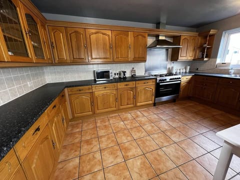 House | Private kitchen | Fridge, microwave, oven, stovetop