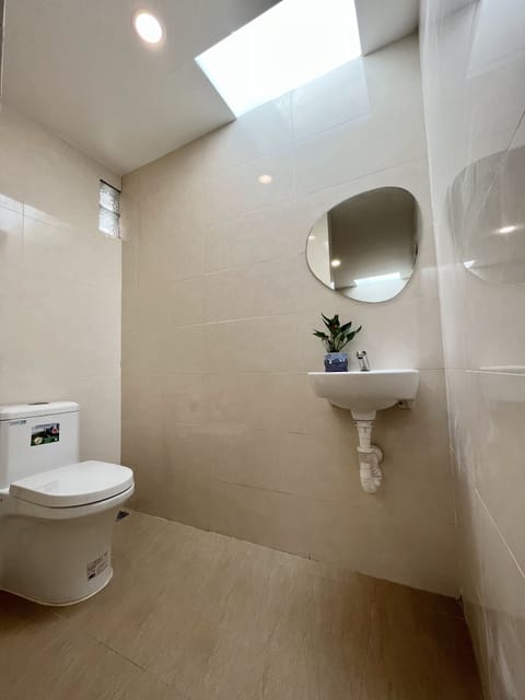 Superior Quadruple Room | Bathroom | Slippers