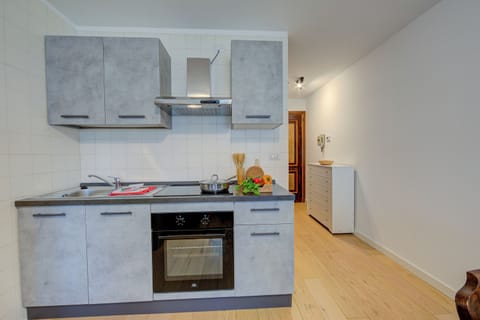 Standard Studio, Mountain View (Studio Genzianella Ski In-Ski Out) | Private kitchen | Fridge, oven, stovetop, espresso maker