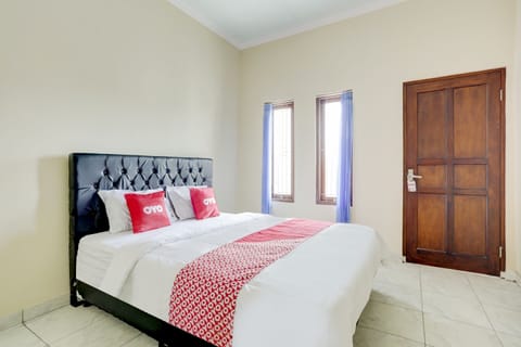 Standard Double Room | Desk, laptop workspace, free WiFi, bed sheets