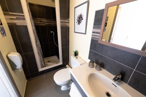 Shower, free toiletries, hair dryer, towels