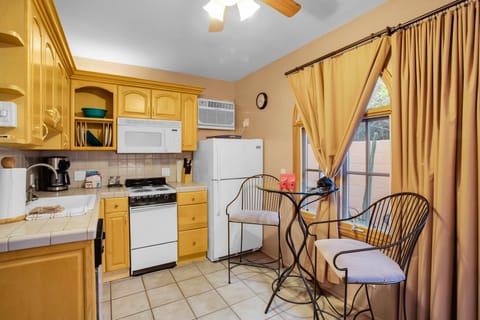 Garden Studio, 1 King, Kitchenette, Fireplace | Private kitchen | Fridge, microwave, coffee/tea maker, toaster