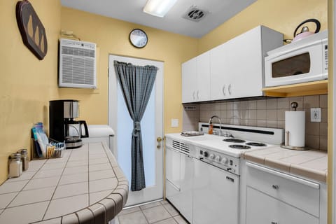 Poolside Studio, 1 Queen, Fireplace, Kitchenette | Private kitchen | Fridge, microwave, coffee/tea maker, toaster