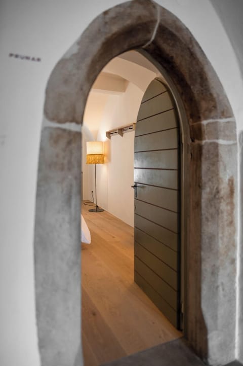 Design Double Room, Bathtub | Minibar, in-room safe, individually decorated, individually furnished