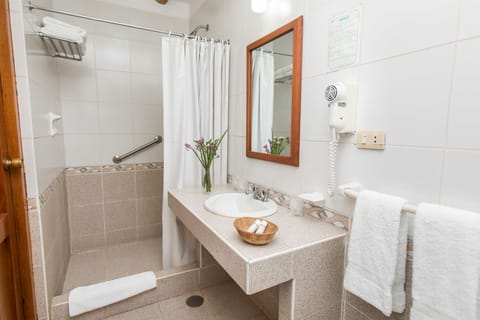 Standard Quadruple Room, 1 Bedroom | Bathroom | Shower, rainfall showerhead, eco-friendly toiletries, hair dryer