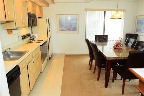 Condo, 3 Bedrooms | Private kitchen | Fridge, oven, coffee/tea maker, toaster