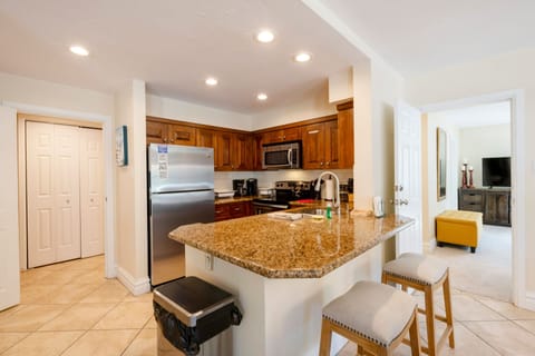 Condo, 3 Bedrooms | Private kitchen | Fridge, oven, coffee/tea maker, toaster