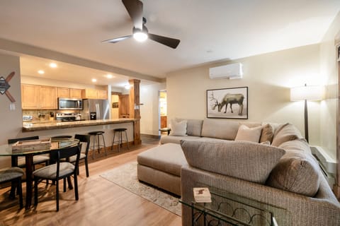 Condo, 2 Bedrooms | Living area