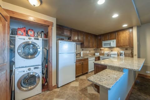 Condo, 1 Bedroom | Laundry