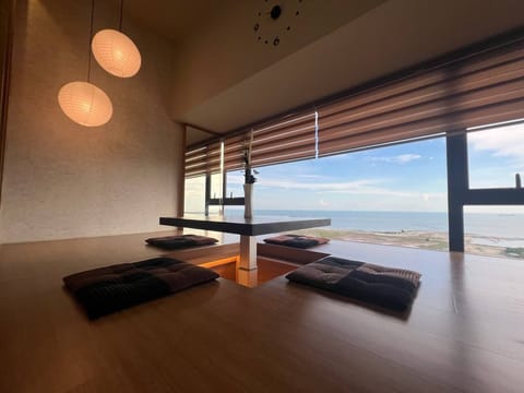 Family Apartment, 2 Bedrooms, Sea View | Dining room