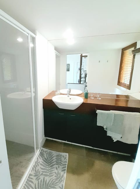 Panoramic Studio, 1 Bedroom, Non Smoking, Ocean View | Bathroom | Hair dryer, towels, soap, shampoo