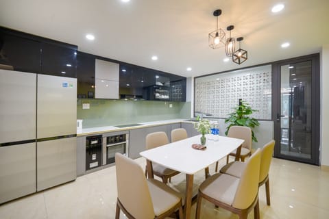 Deluxe Villa | Private kitchen | Full-size fridge, microwave, oven, stovetop