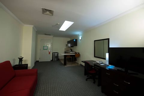 Suite, 2 Bedrooms, Non Smoking (Primary) | Minibar, in-room safe, desk, soundproofing