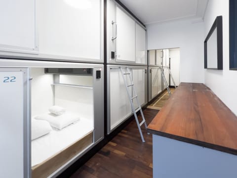 Private capsule with double bed | Free WiFi, bed sheets