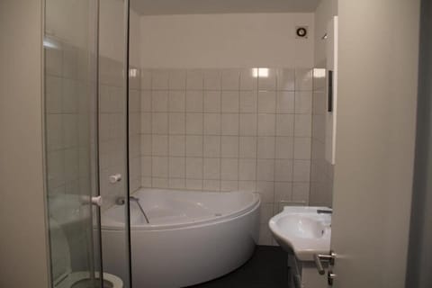 Standard Shared Dormitory | Bathroom