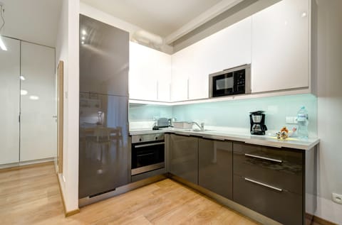 Studio, Terrace (4 people) | Private kitchenette | Stovetop, dishwasher, highchair, cookware/dishes/utensils